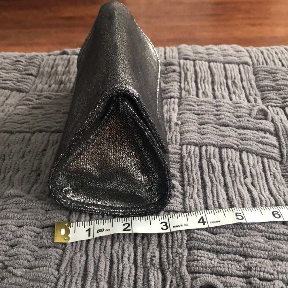 Small but roomy pouch - Picture 2 of 3
